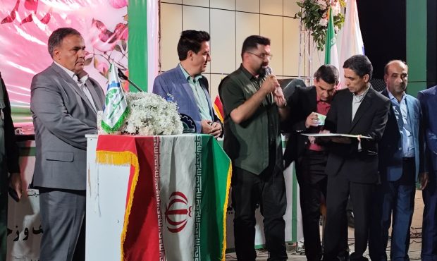 تجلیل از کارگران شرکت کشت و صنعت جیرفت تجلیل از کارگران شرکت کشت و صنعت جیرفت
