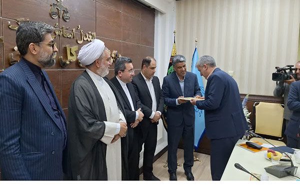 اداره کل راه و شهر سازی جنوب کرمان عنوان برتر صدور سند مالکیت را در استان کرمان کسب کرد اداره کل راه و شهر سازی جنوب کرمان عنوان برتر صدور سند مالکیت را در استان کرمان کسب کرد