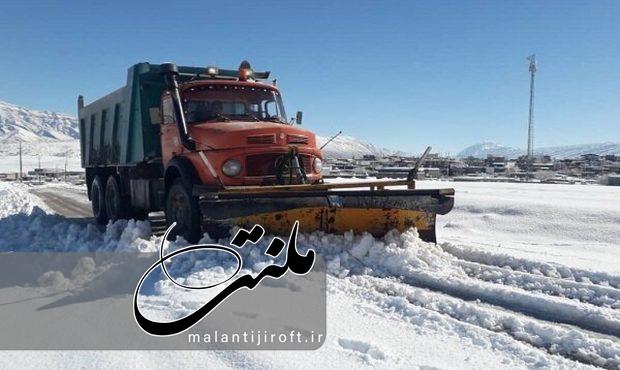 اجرای عملیات برفروبی و نمک پاشی توسط راهداران ساردوئیه جیرفت در محور درببهشت_بافت اجرای عملیات برفروبی و نمک پاشی توسط راهداران ساردوئیه جیرفت در محور درببهشت_بافت