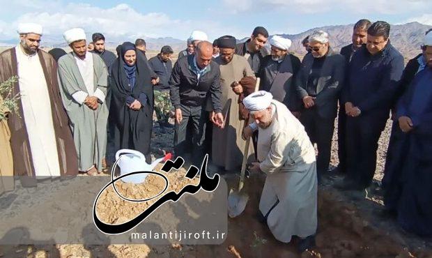 بوستان خانواده میزبان پویش درختکاری به یاد سردار دلها شد بوستان خانواده میزبان پویش درختکاری به یاد سردار دلها شد