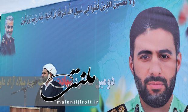 شهدا در مقابل کفار محکم می ایستادند شهدا در مقابل کفار محکم می ایستادند